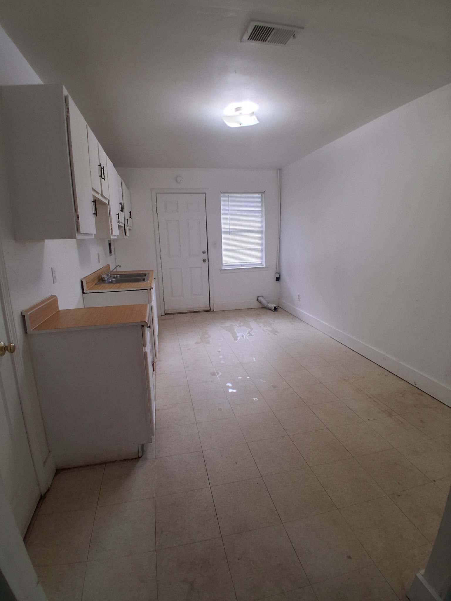 Atmore Apartment: Everette St, Atmore Alabama 36502
