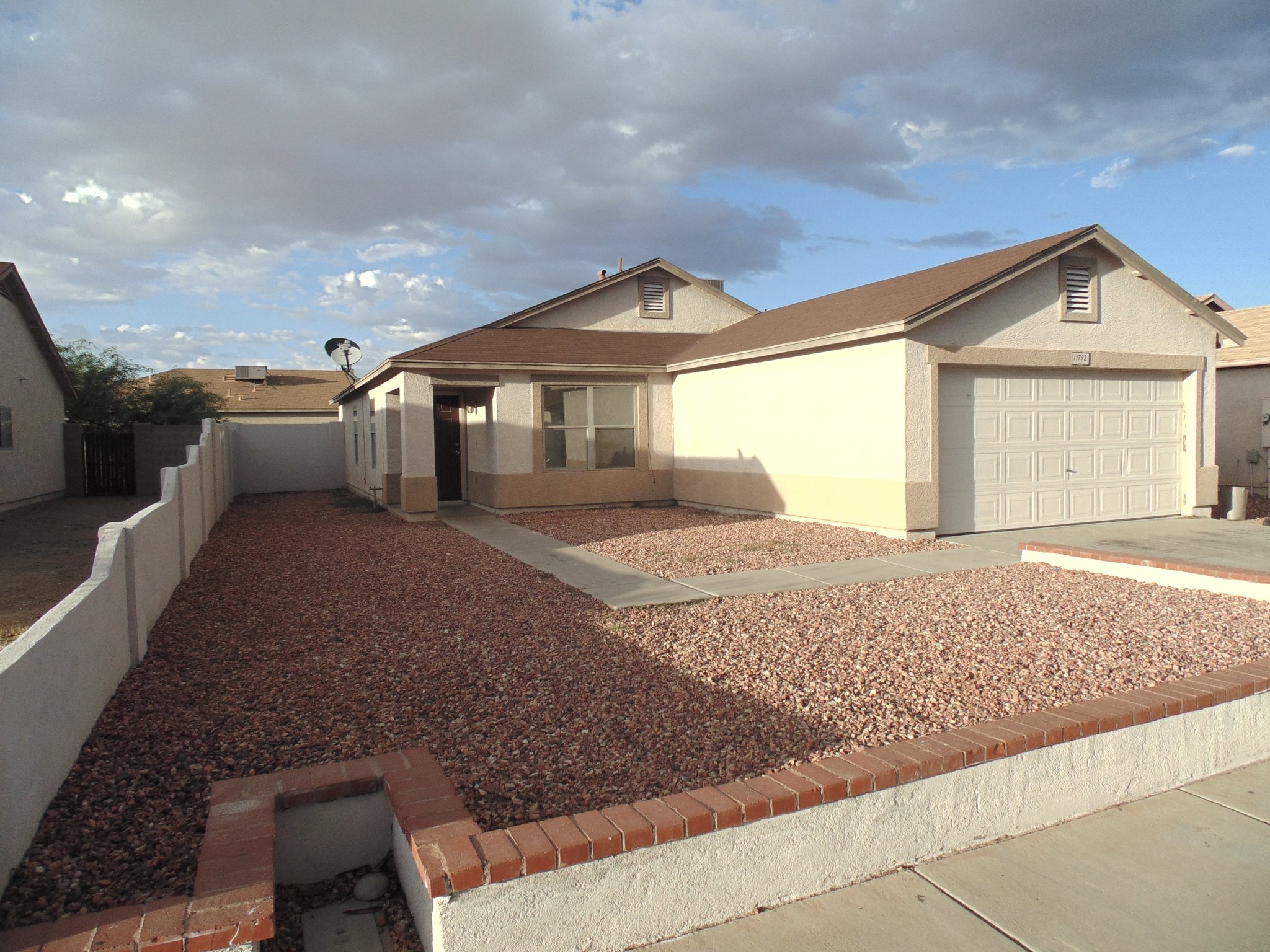 El Mirage House: 11792 W Larkspur