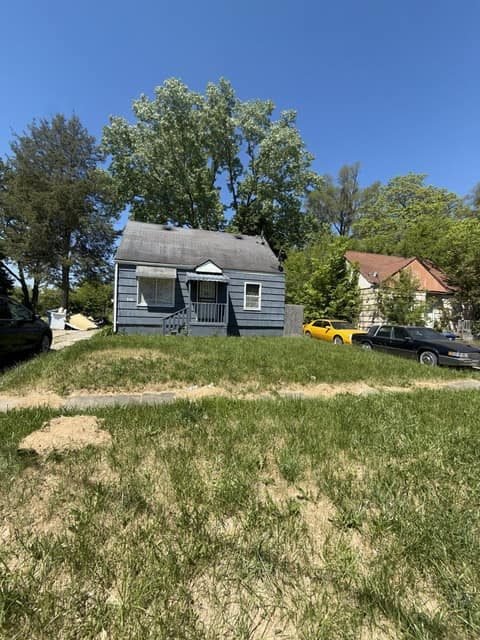 Flint House: 3501 Milbourne Ave