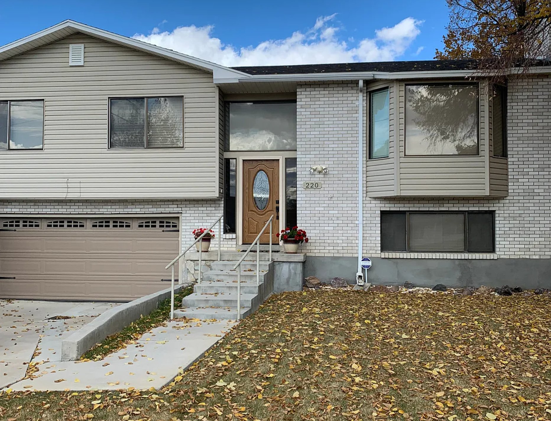 Ferron House: 220 W Mill Rd