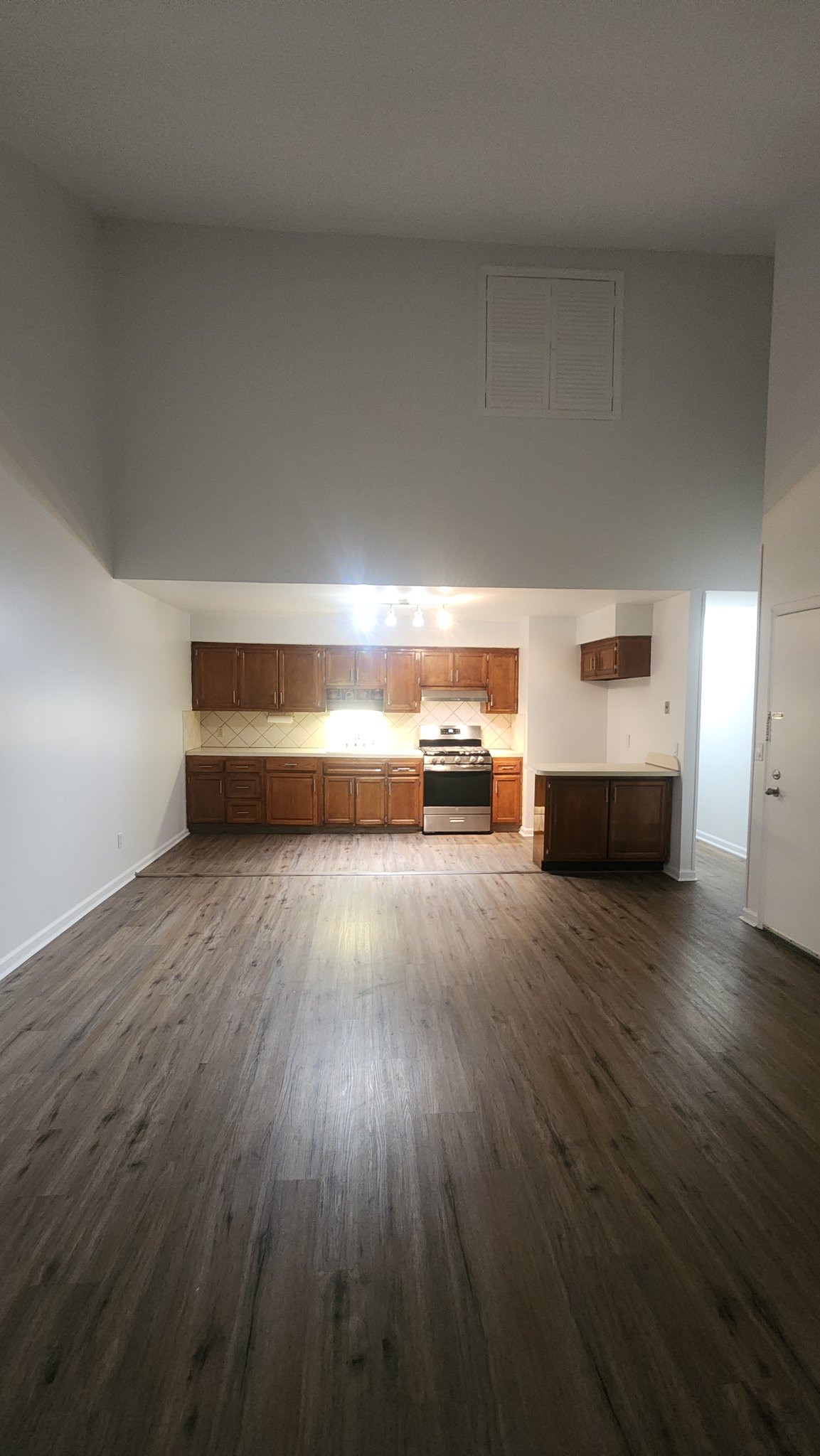 Union City Townhome: 219 Roosevelt St