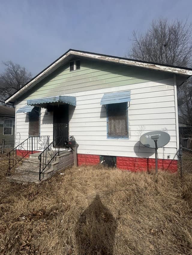 East St. Louis House: 5617 Warren Ave