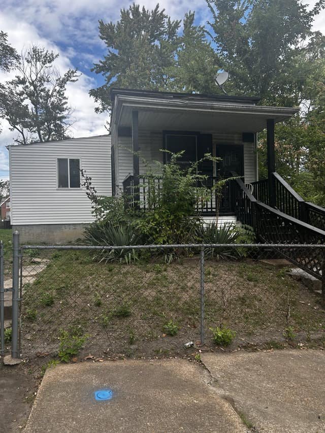 St. Louis House: 5417 Ruskin Ave