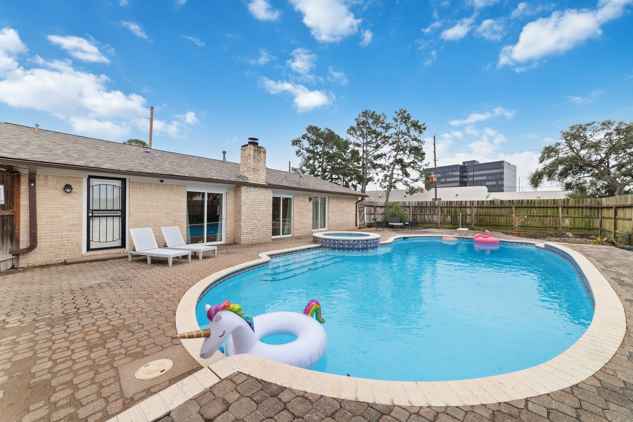 Houston House: 17403 Mossforest Dr
