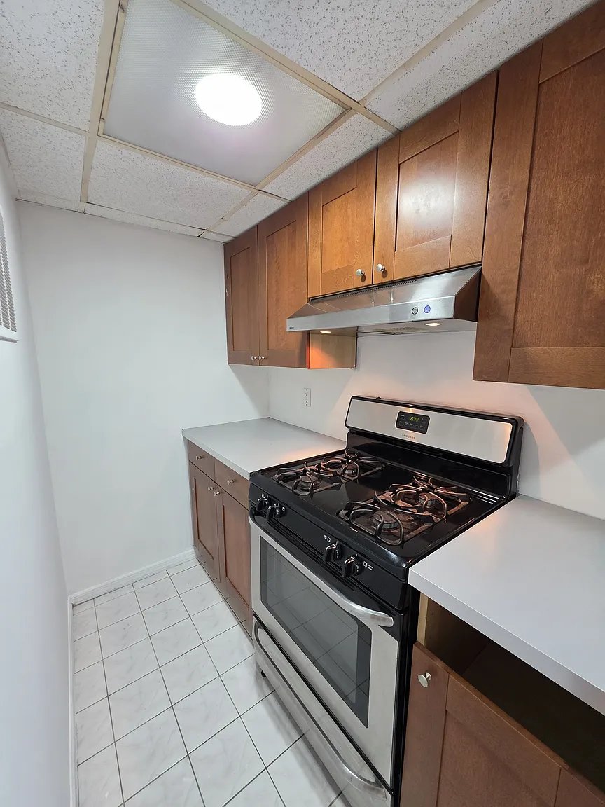 Staten Island House: 282 Weed Ave
