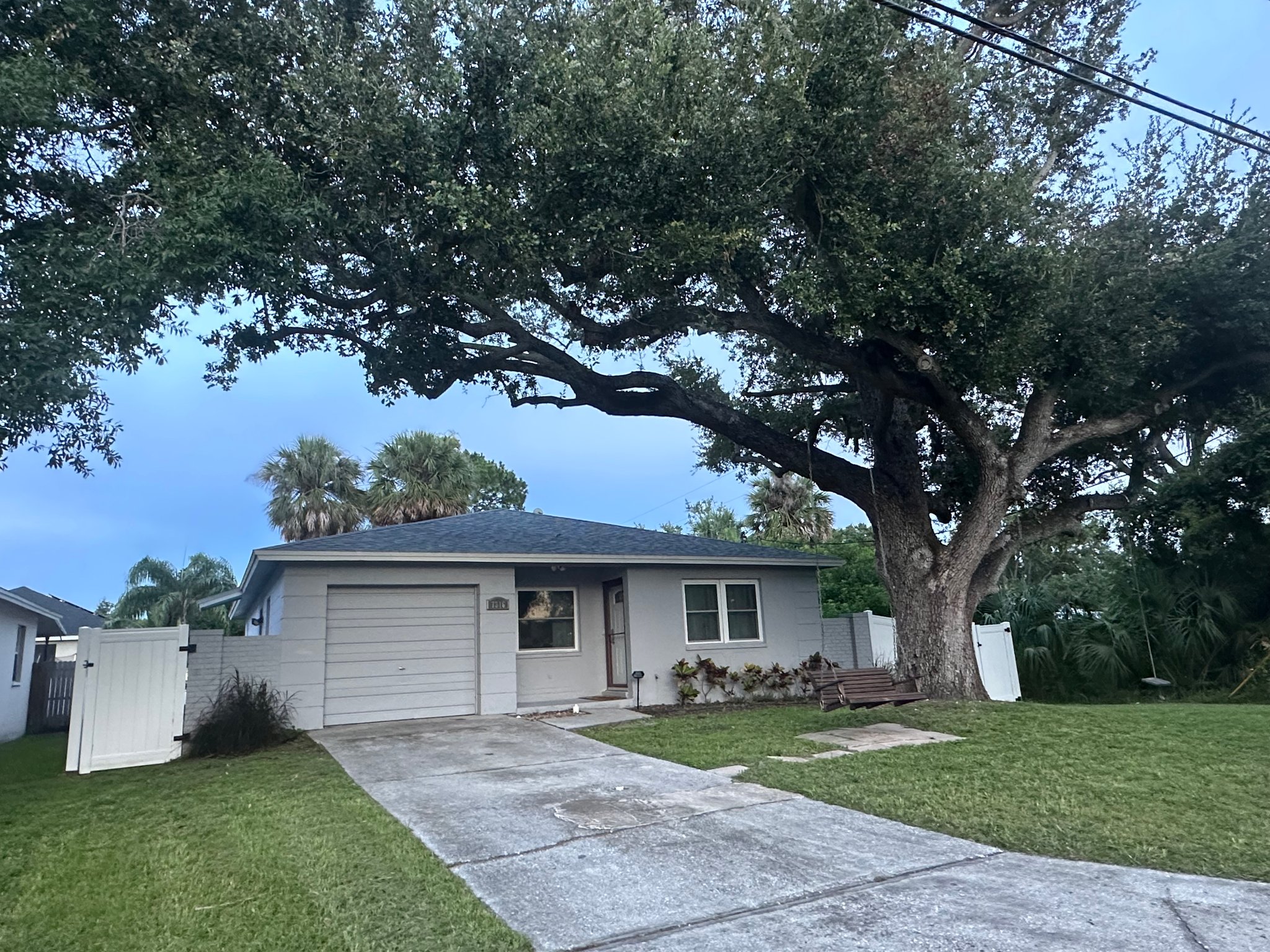Tampa House: 7316 S Sparkman St