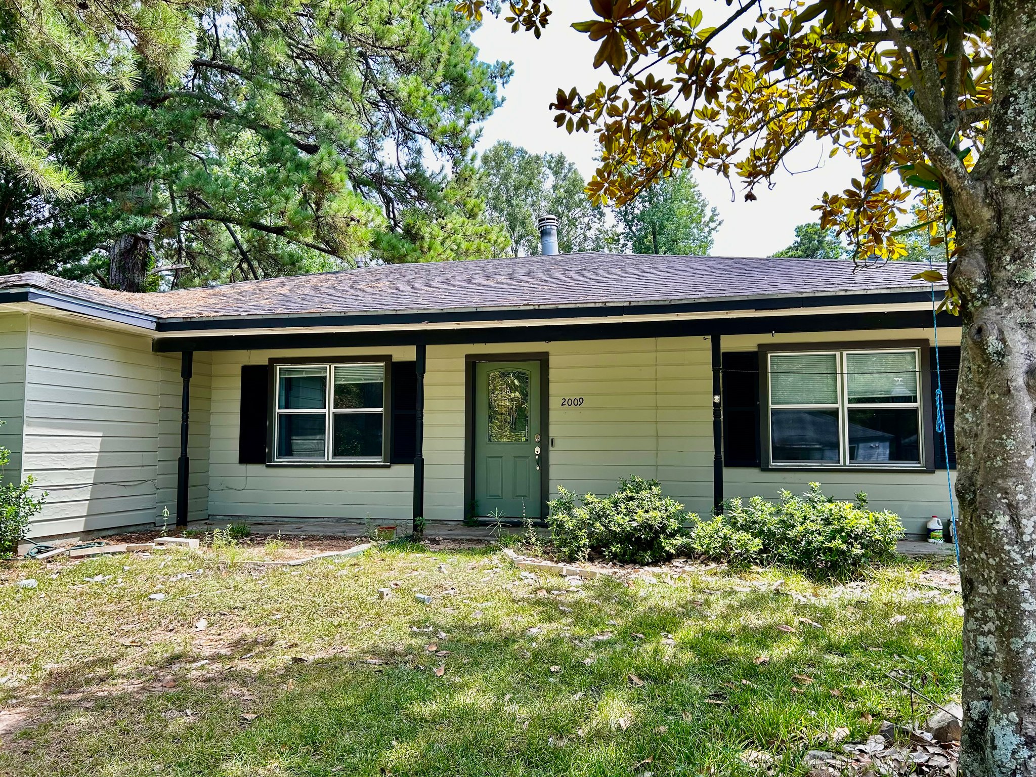 Leesville House: 2009 Jean Street