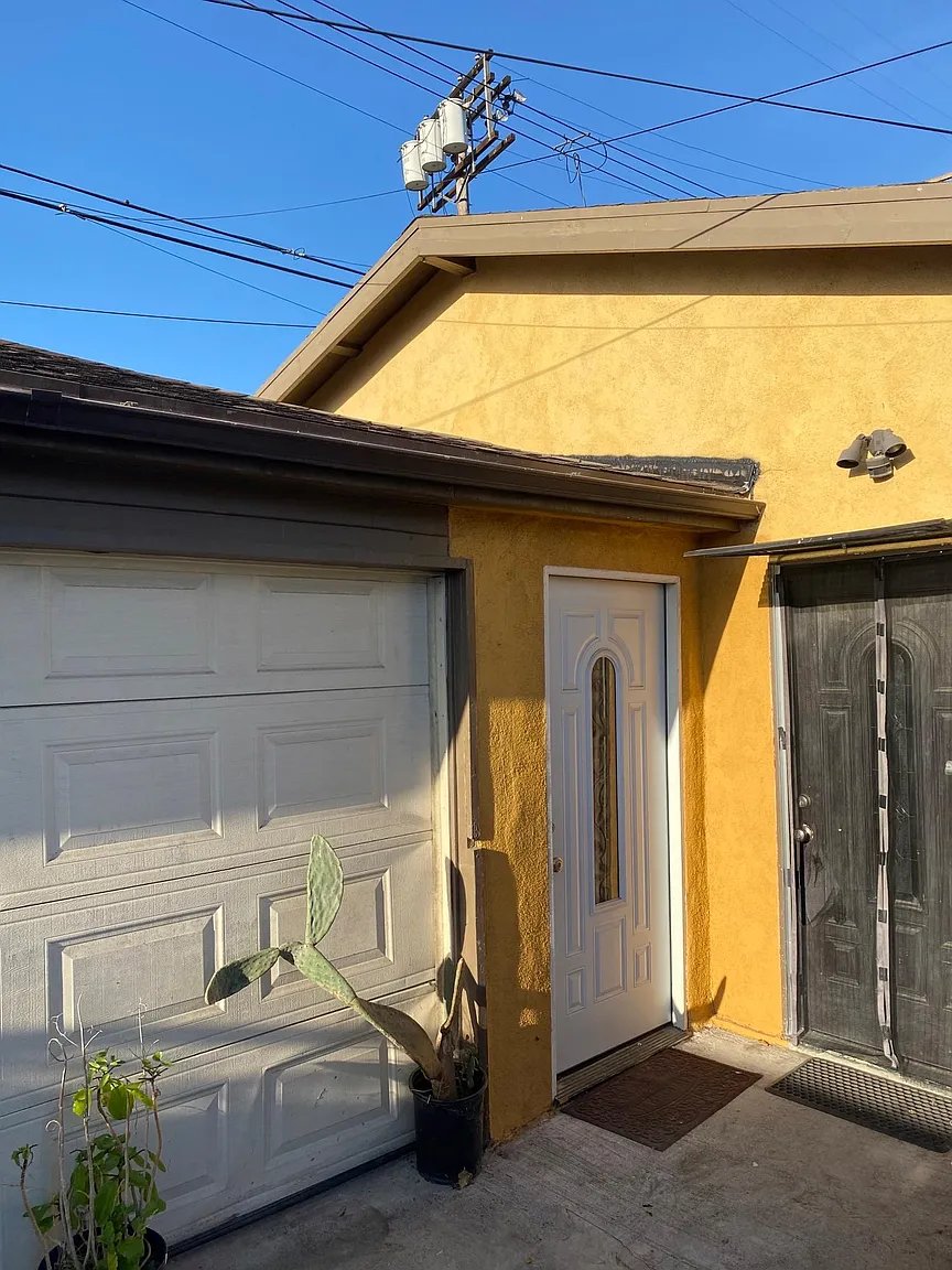 Los Angeles House: 1650 W 85th St