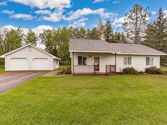 Carlton House: 24 Dalles Ave