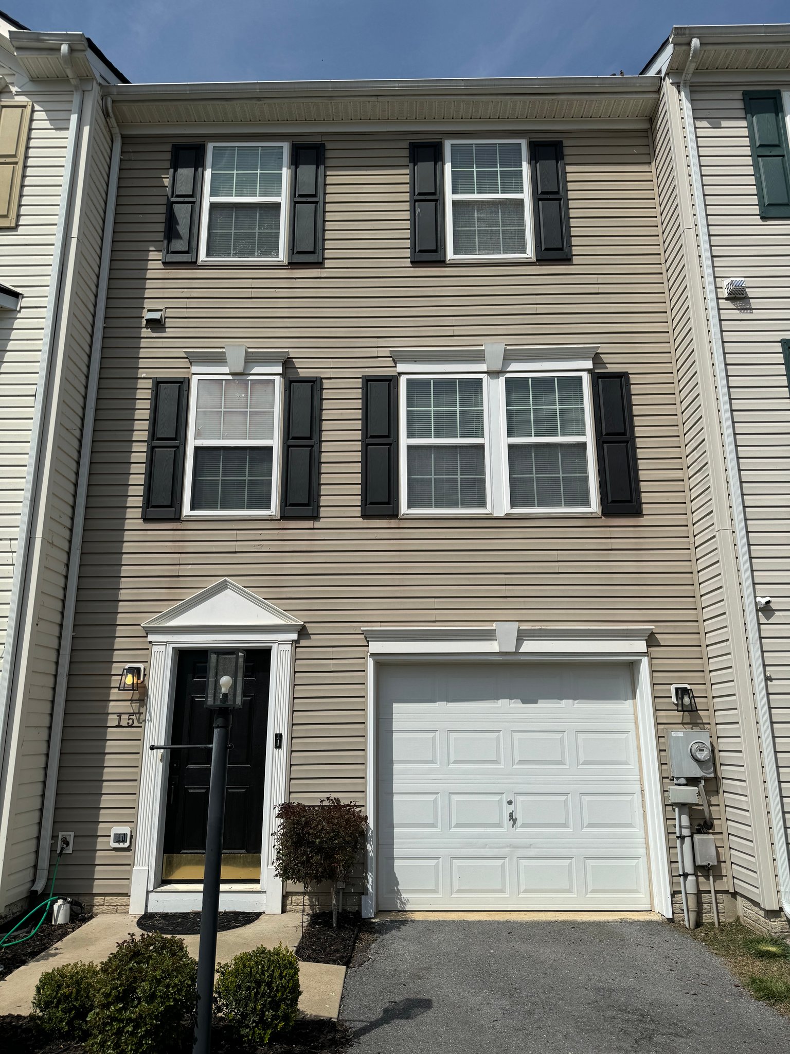 Bunker Hill Townhome: 15 Lombard Ln