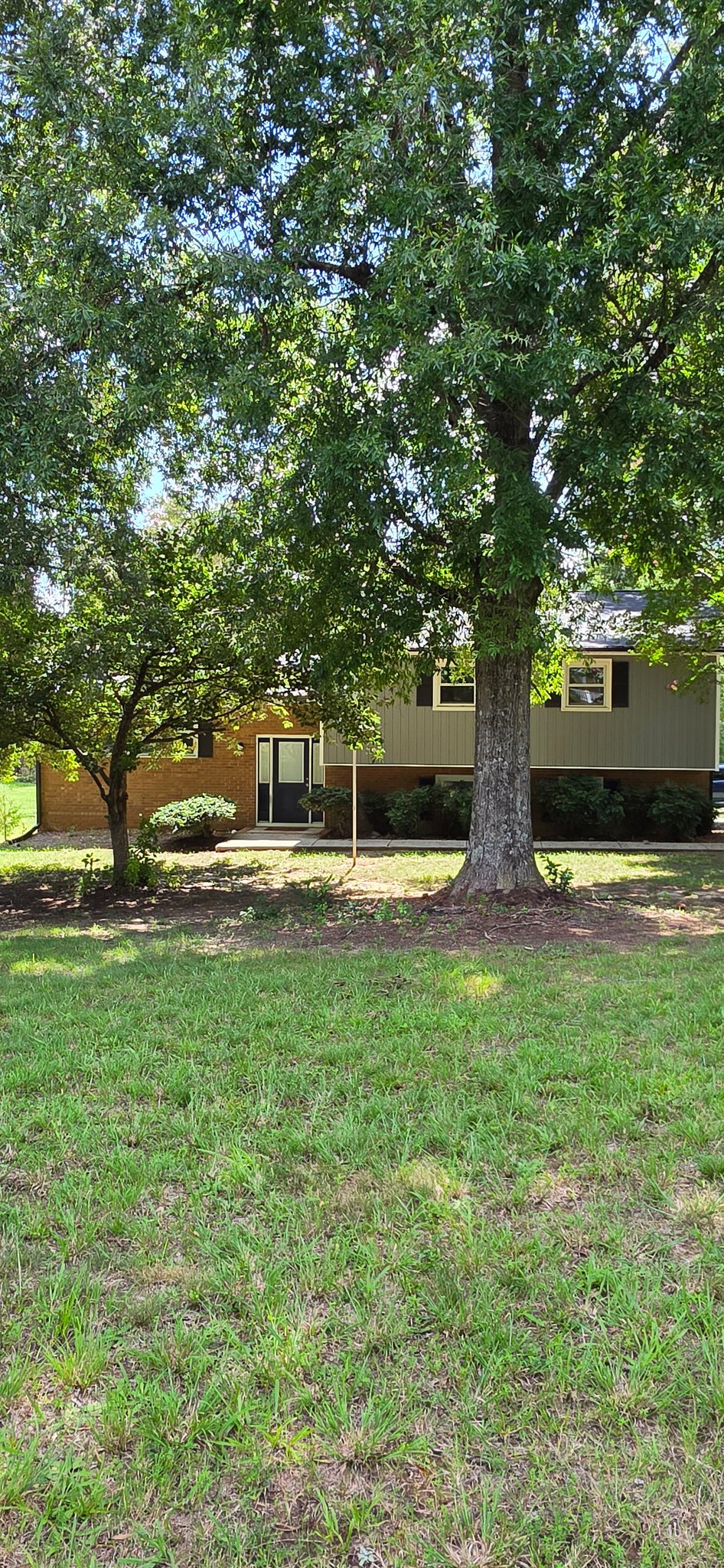 Lewisville House: 1010 Lewisville Clemmons Rd