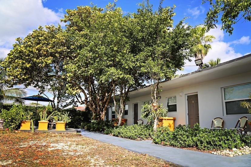 Hollywood Apartment: 5403 Pembroke Rd