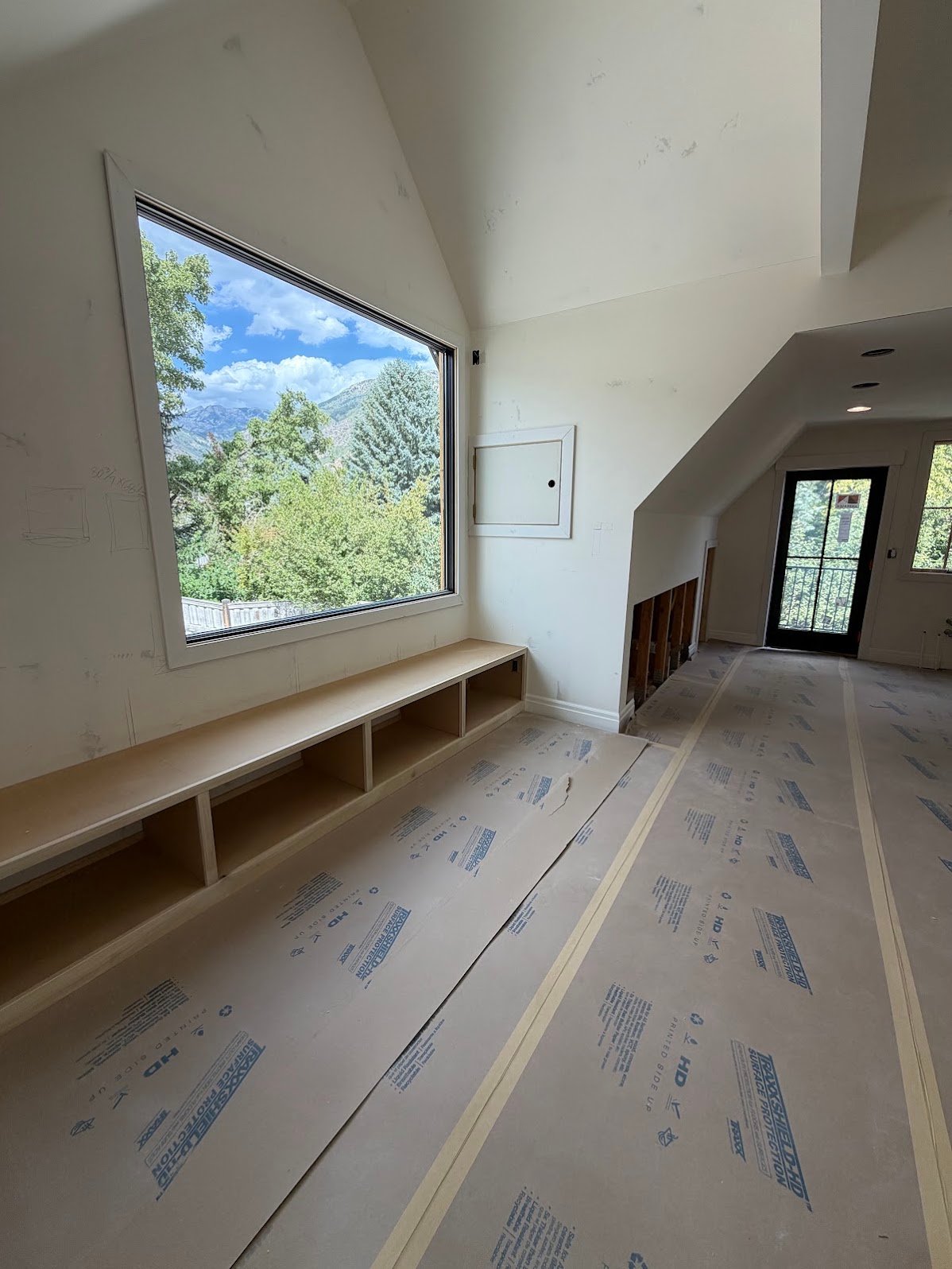 Alpine House: 398 E Watkins Cir
