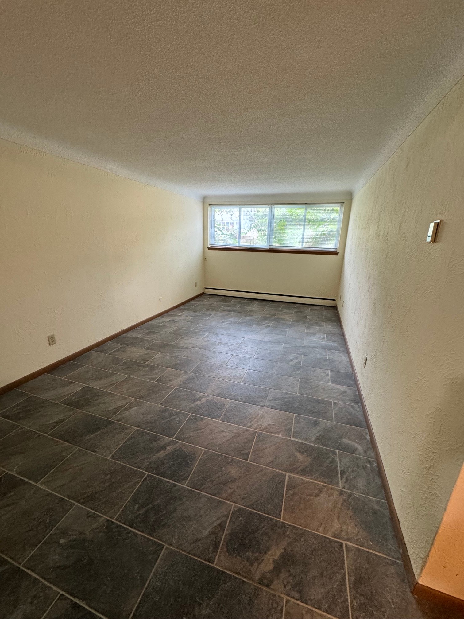 St. Paul Apartment: 556 jenks ave e
