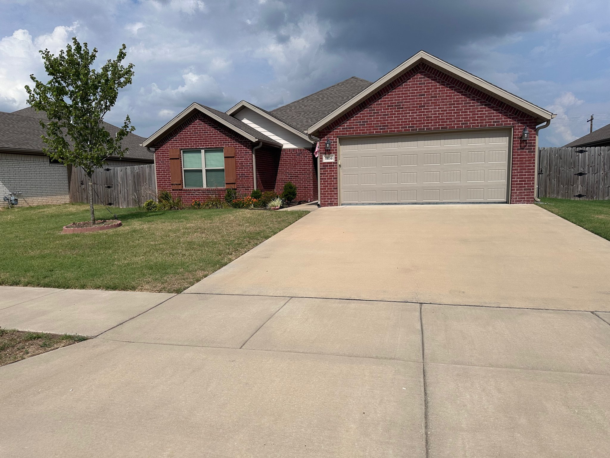 Bentonville House: 1030 Moonrise St