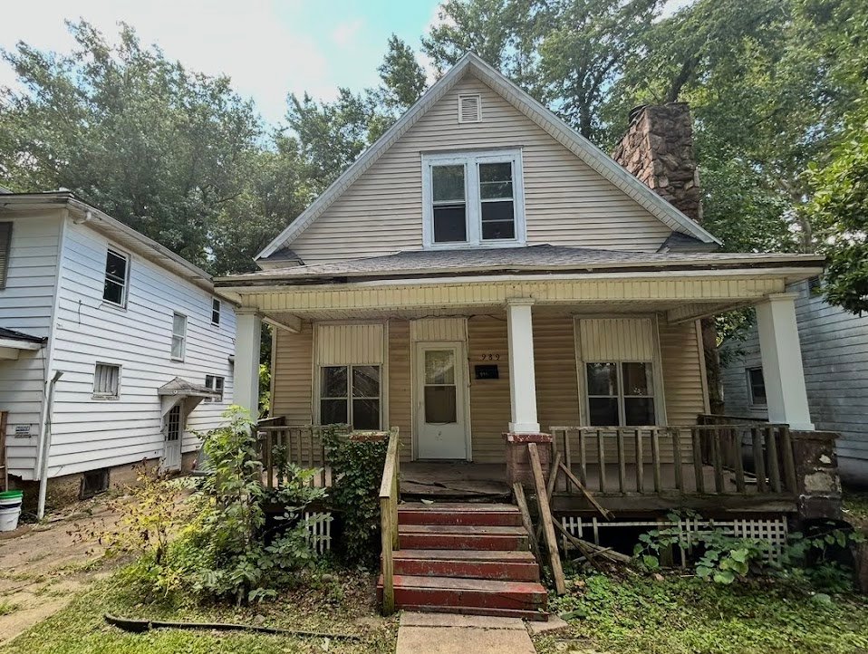 Decatur House: 989 W. Packard Street