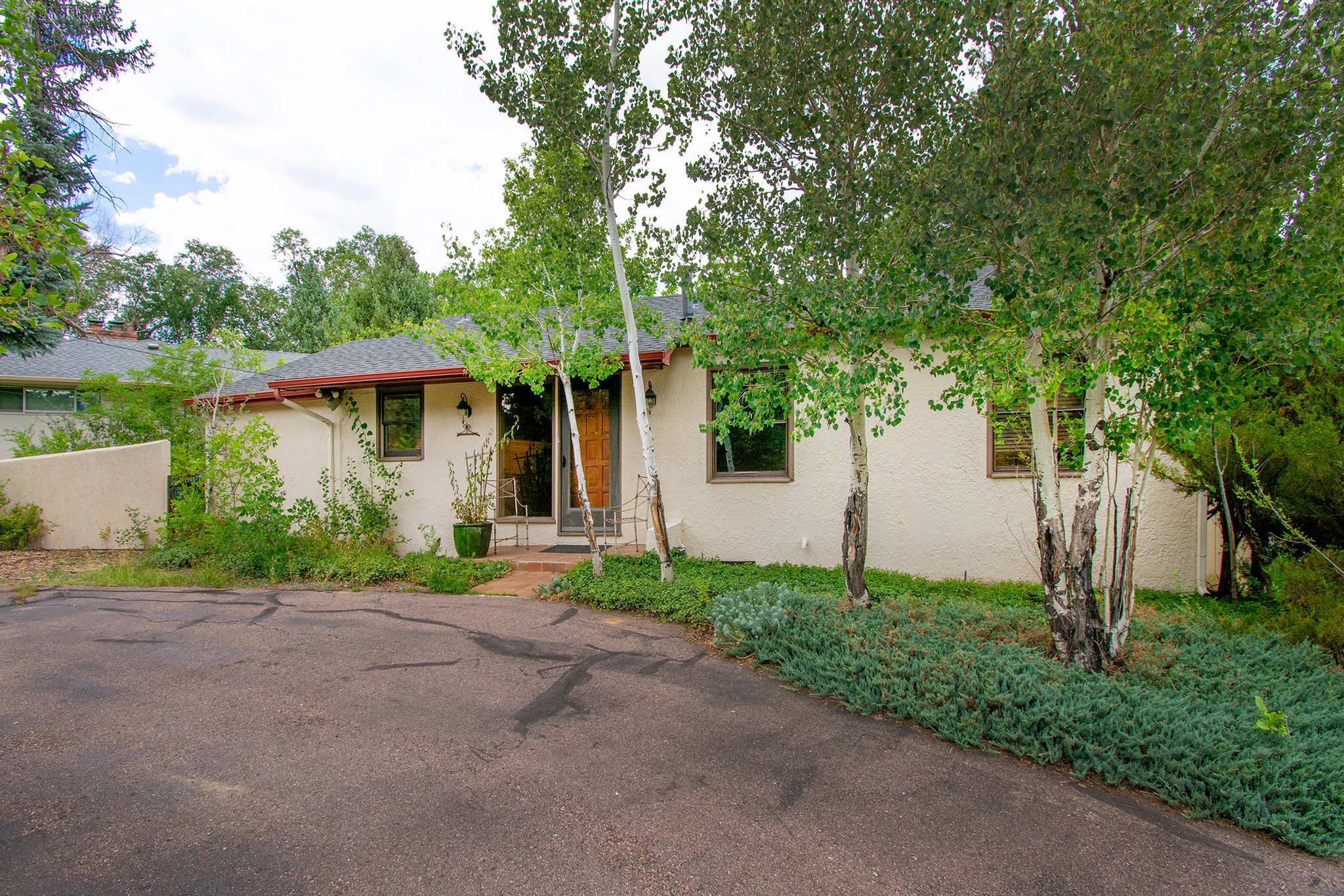 Colorado Springs House: 110 W Old Broadmoor Rd