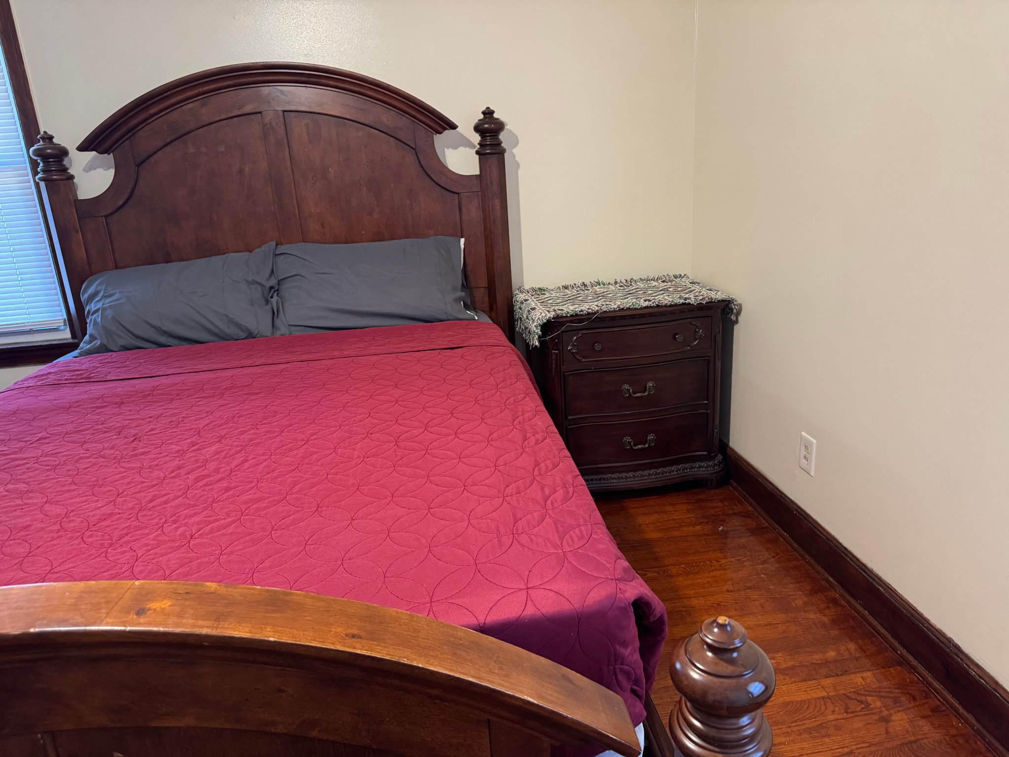 Columbia House: 1819 Morninghill Dr