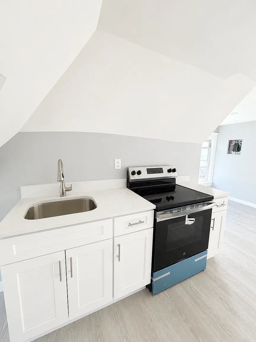 Newark Apartment: 899 S 19th St