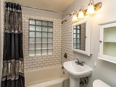 Hopkins House: 1413 Lake St NE
