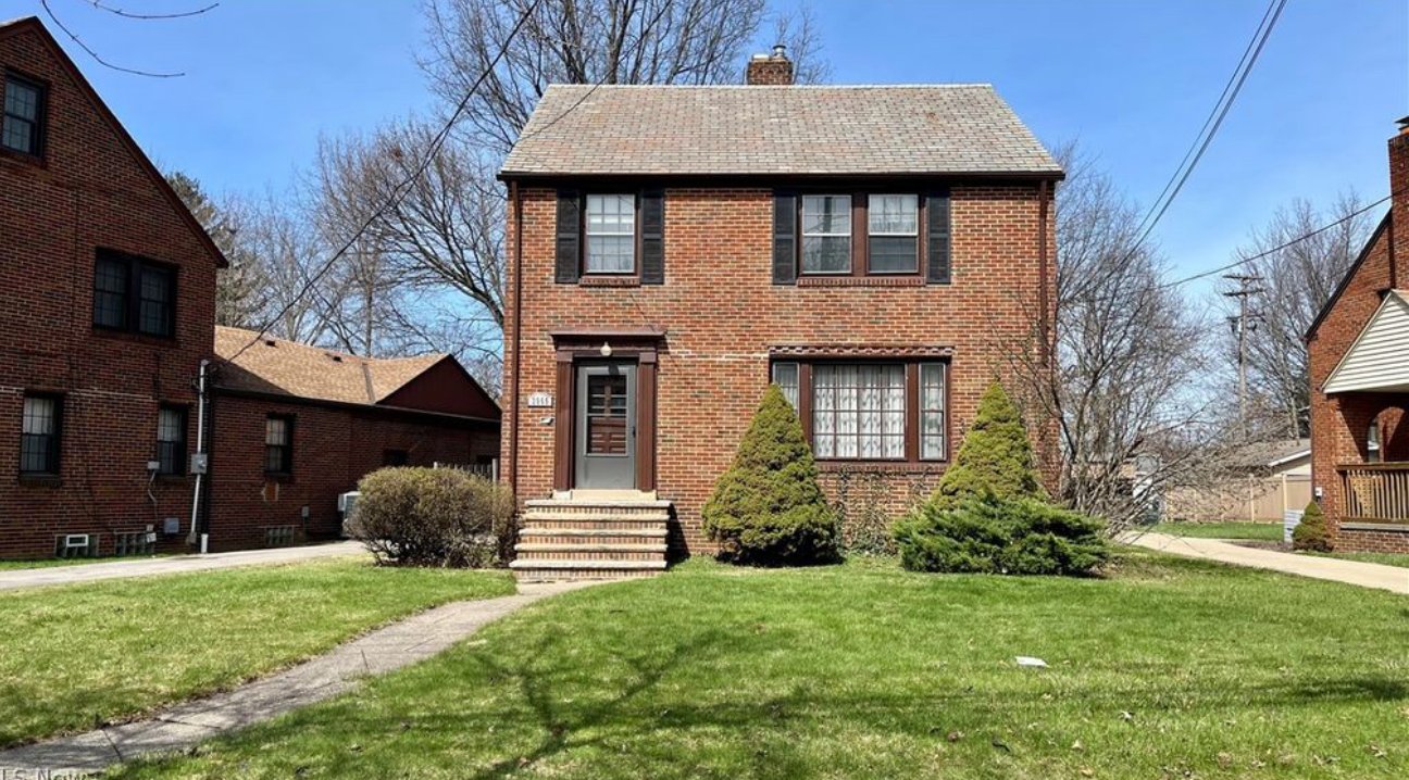 cleveland heights House: 3965 Monticello Blvd