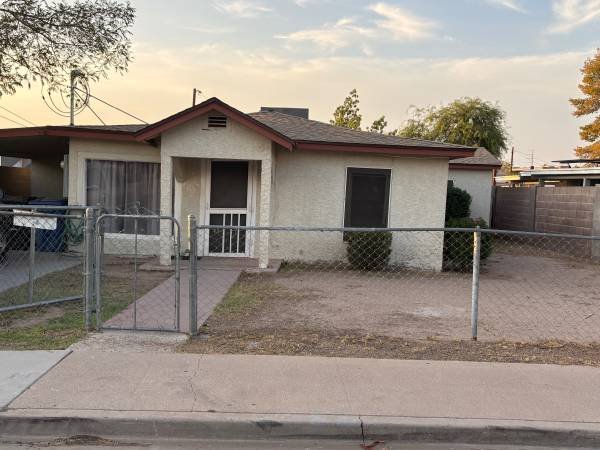 Chandler House: 100 E Saragosa St
