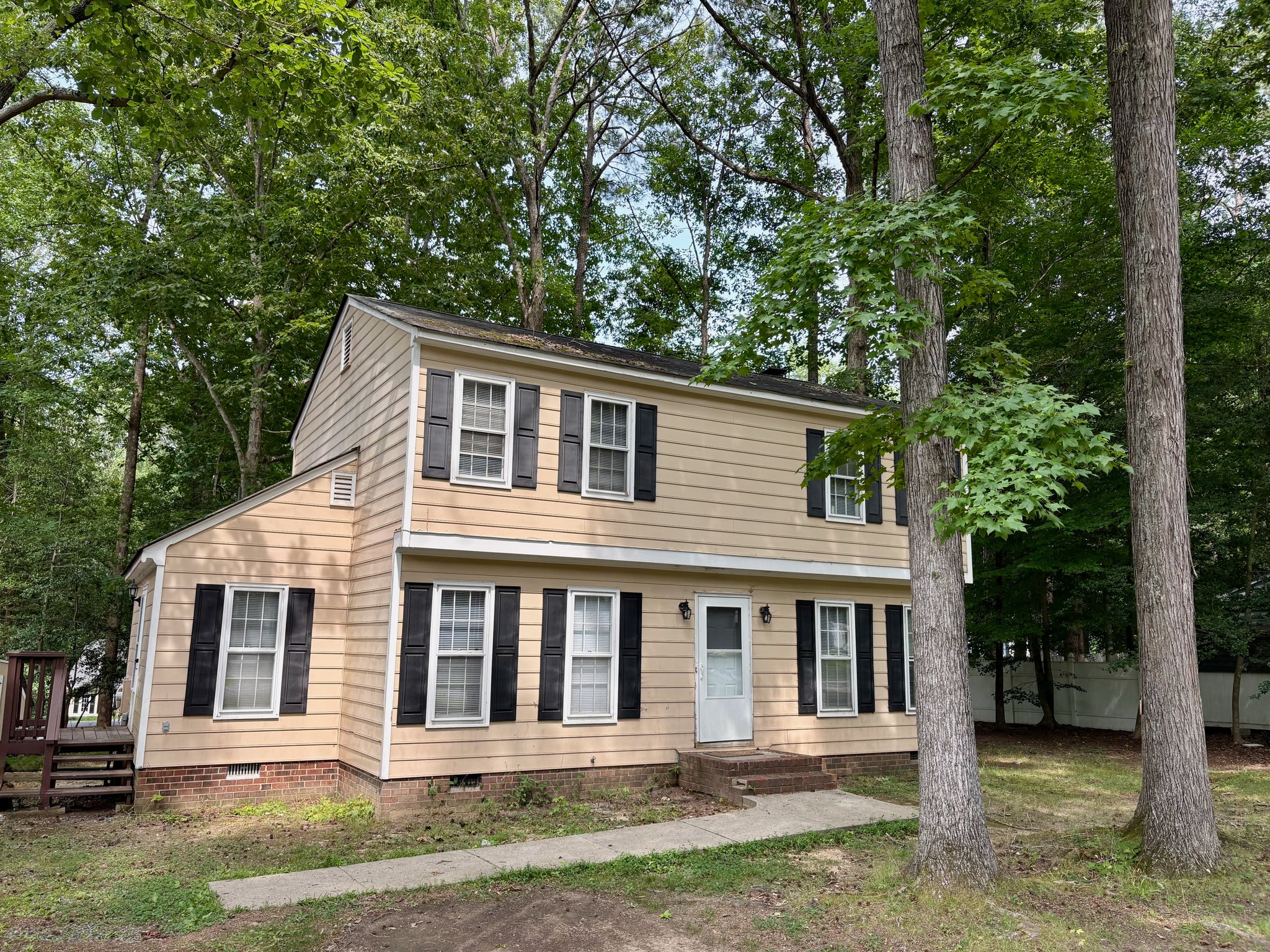 Chesterfield House: 4815 Junilla Ln