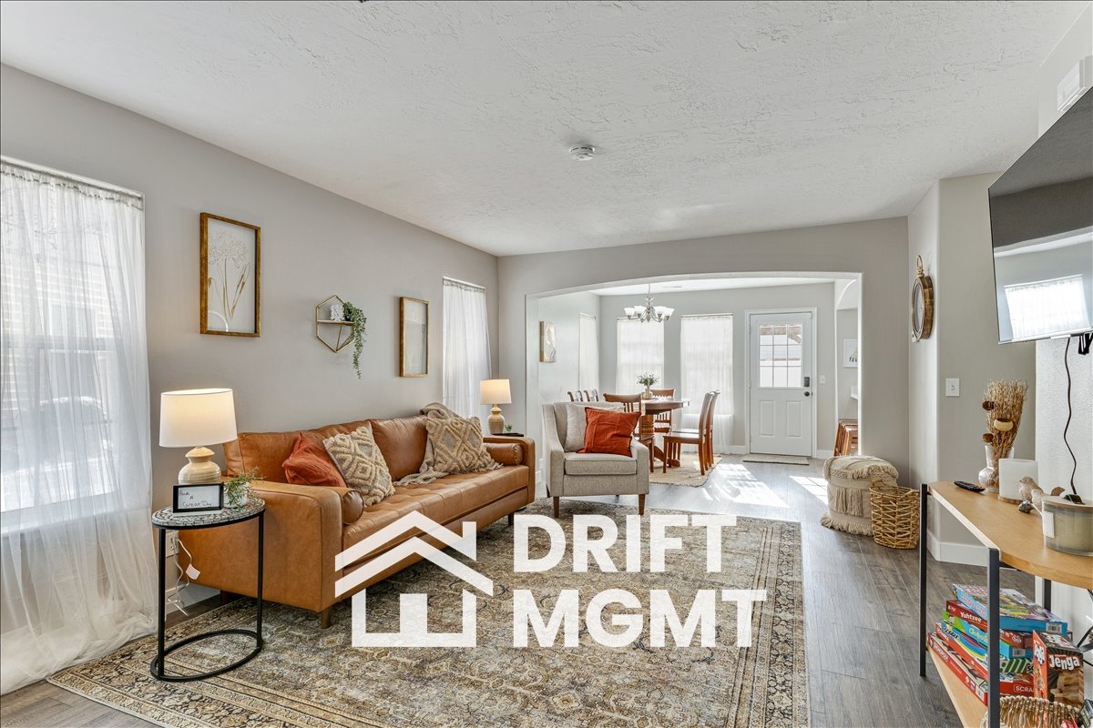 Draper Townhome: 184 E Rideout Hall Ln