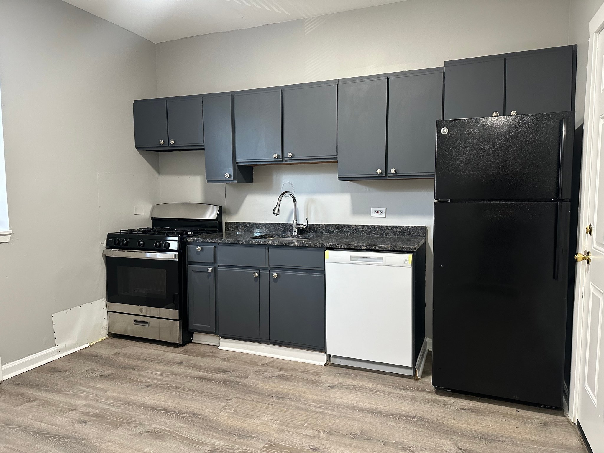 Chicago Apartment: 52 N Parkside Ave