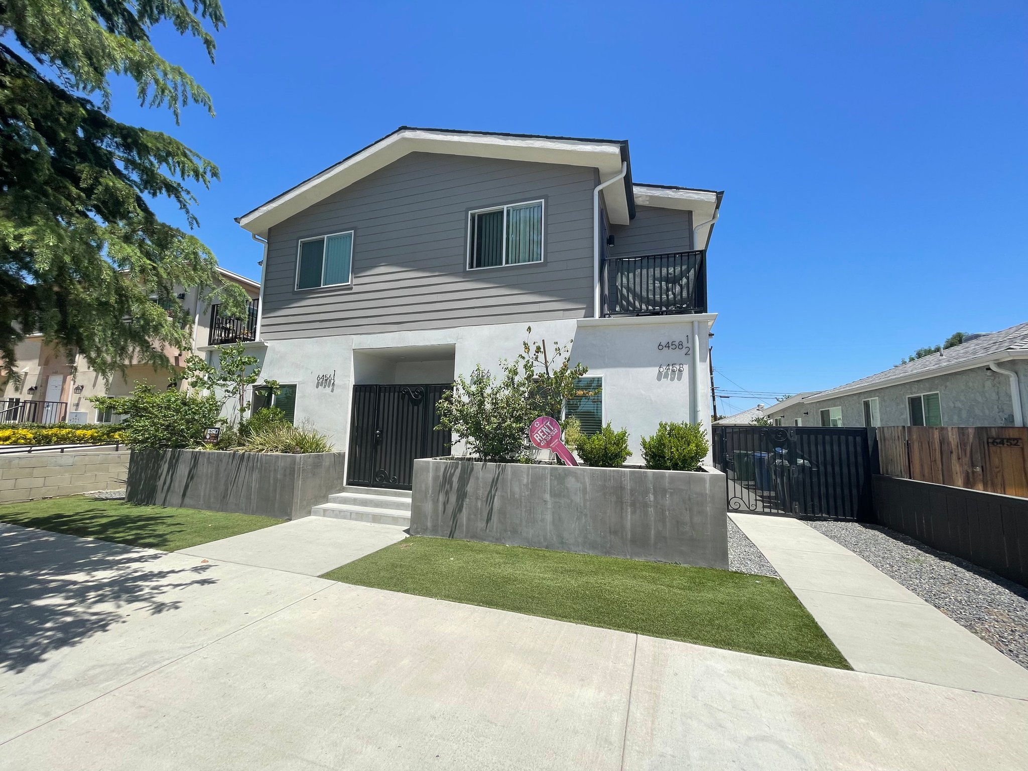 Van Nuys Townhome: 6458 1/2 Balboa Blvd
