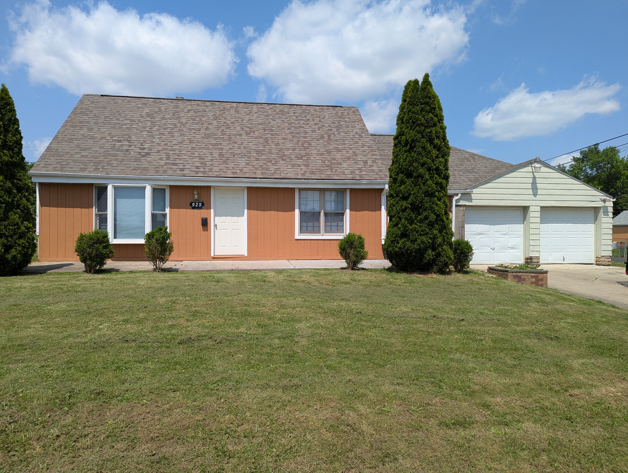 Columbus House: 925 Scott Rd