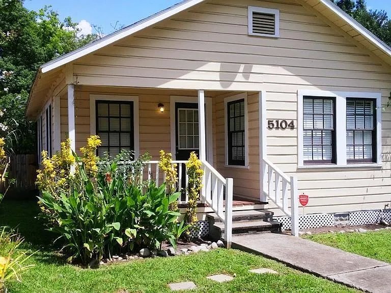 Houston House: 5104 Dunlop St