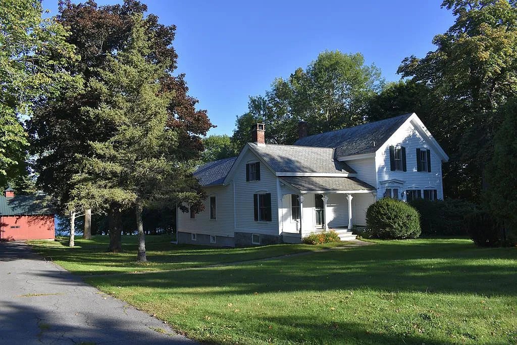 Essex House: 2868 Essex Rd