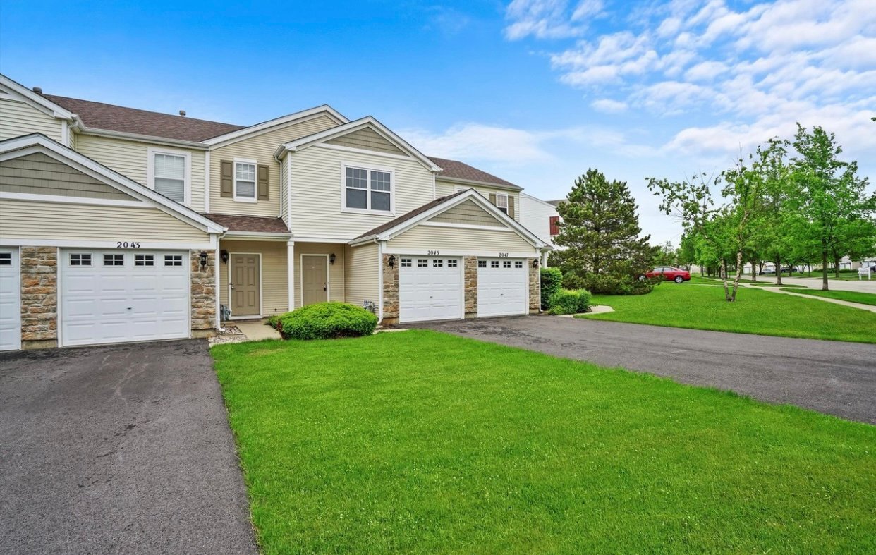 Carpentersville House: 2045 Limestone Ln