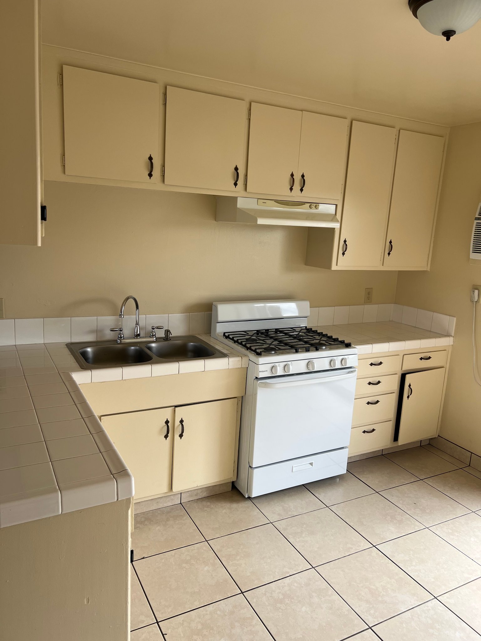 Modesto Apartment: 224 E Granger