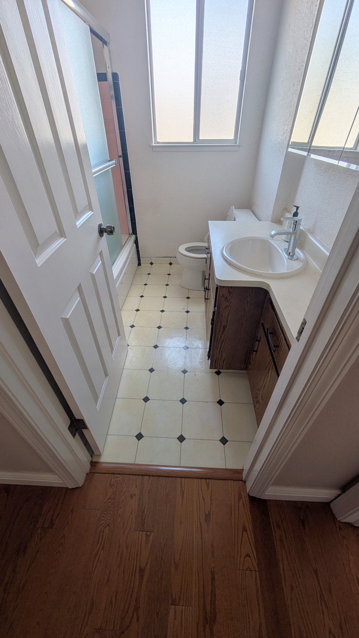 Hayward House: 559 Cherry Way