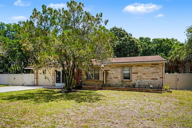 Melbourne House: 122 E Court St
