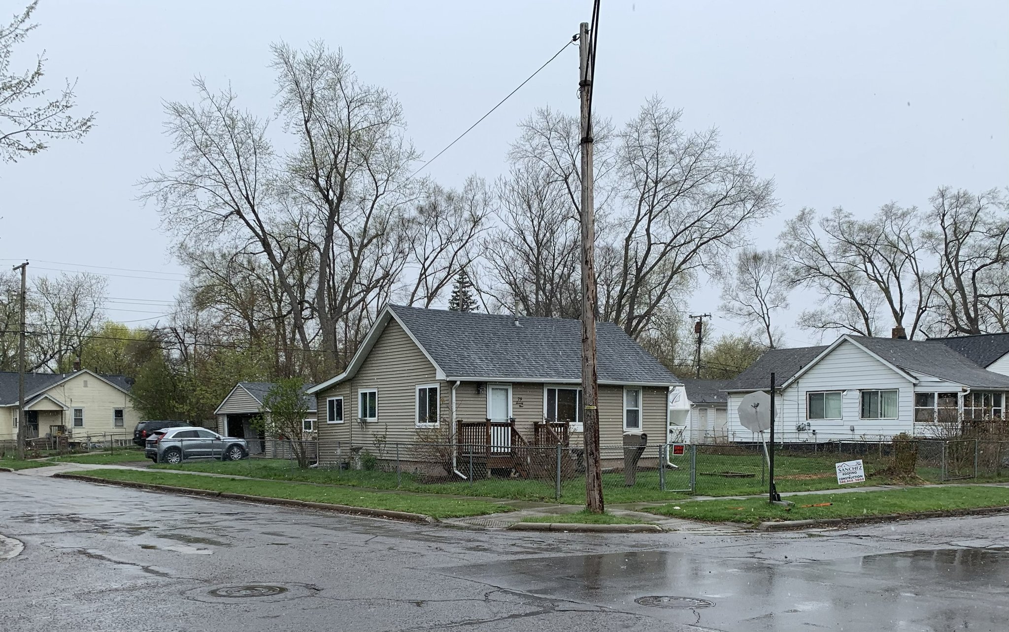 Pontiac House: 79 W Cornell Ave