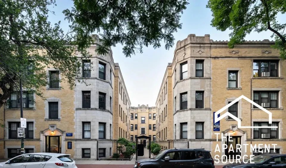 Chicago Apartment: 429 West Belden Avenue #A203 Chicago, IL 60614