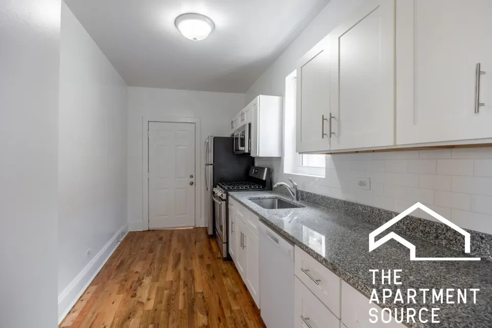 Chicago Apartment: 3533 West Fullerton Avenue #3 Chicago, IL 60647
