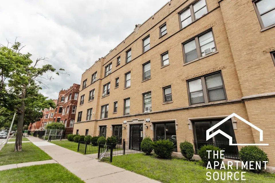 Chicago Apartment: 6143 South Woodlawn Avenue #1 Chicago, IL 60637