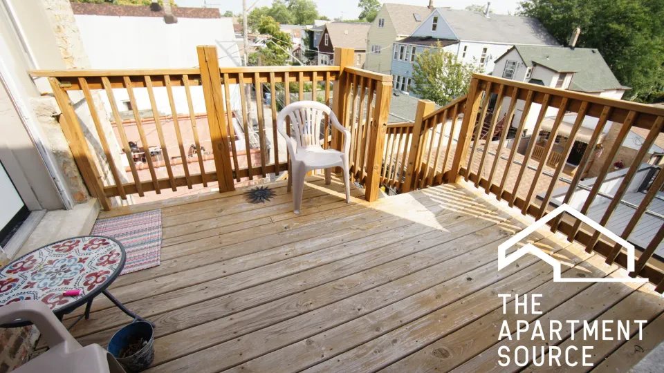 Chicago Apartment: 2347 North Drake Avenue #3 Chicago, IL 60647
