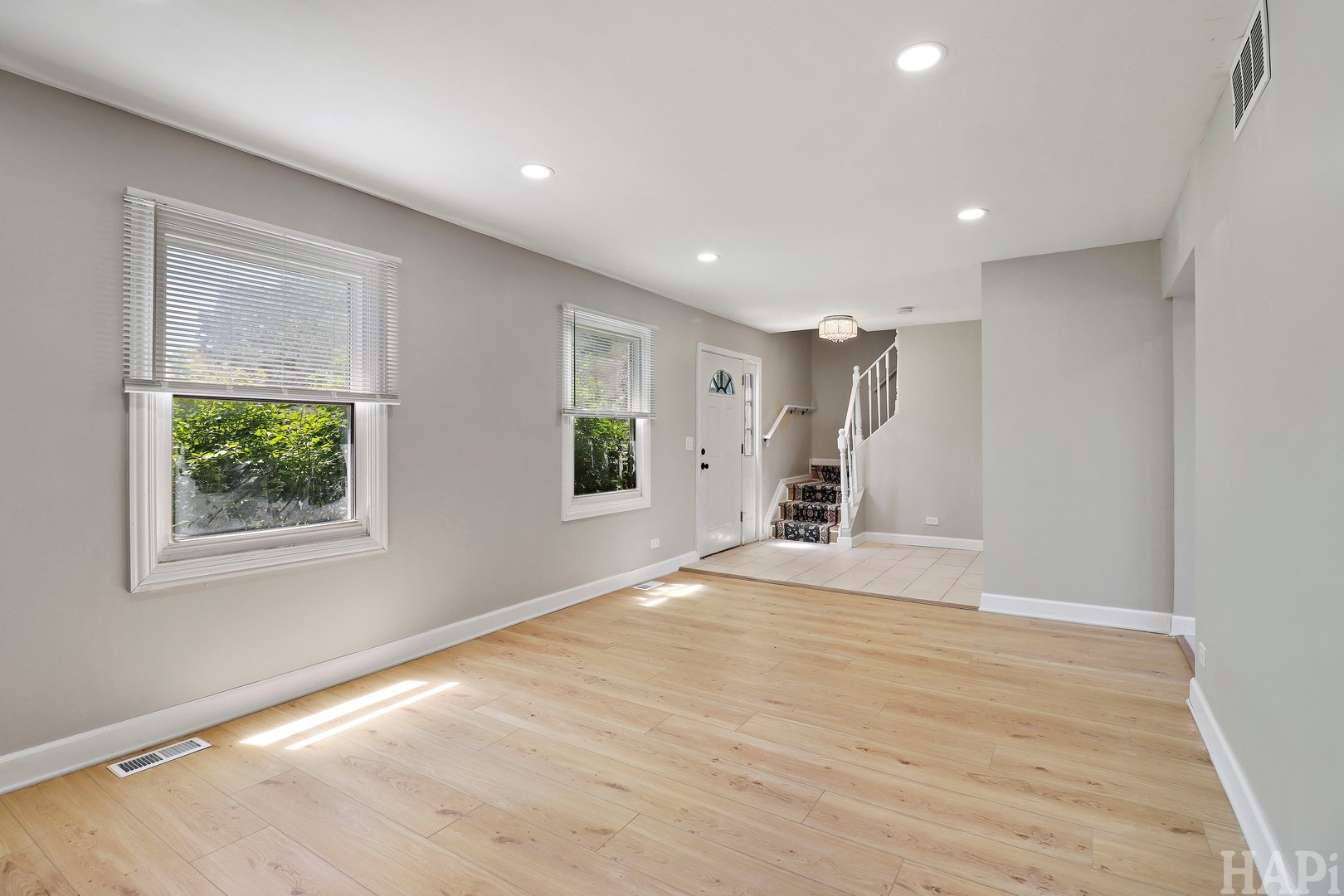 Schaumburg House: 2208 Kensington Dr