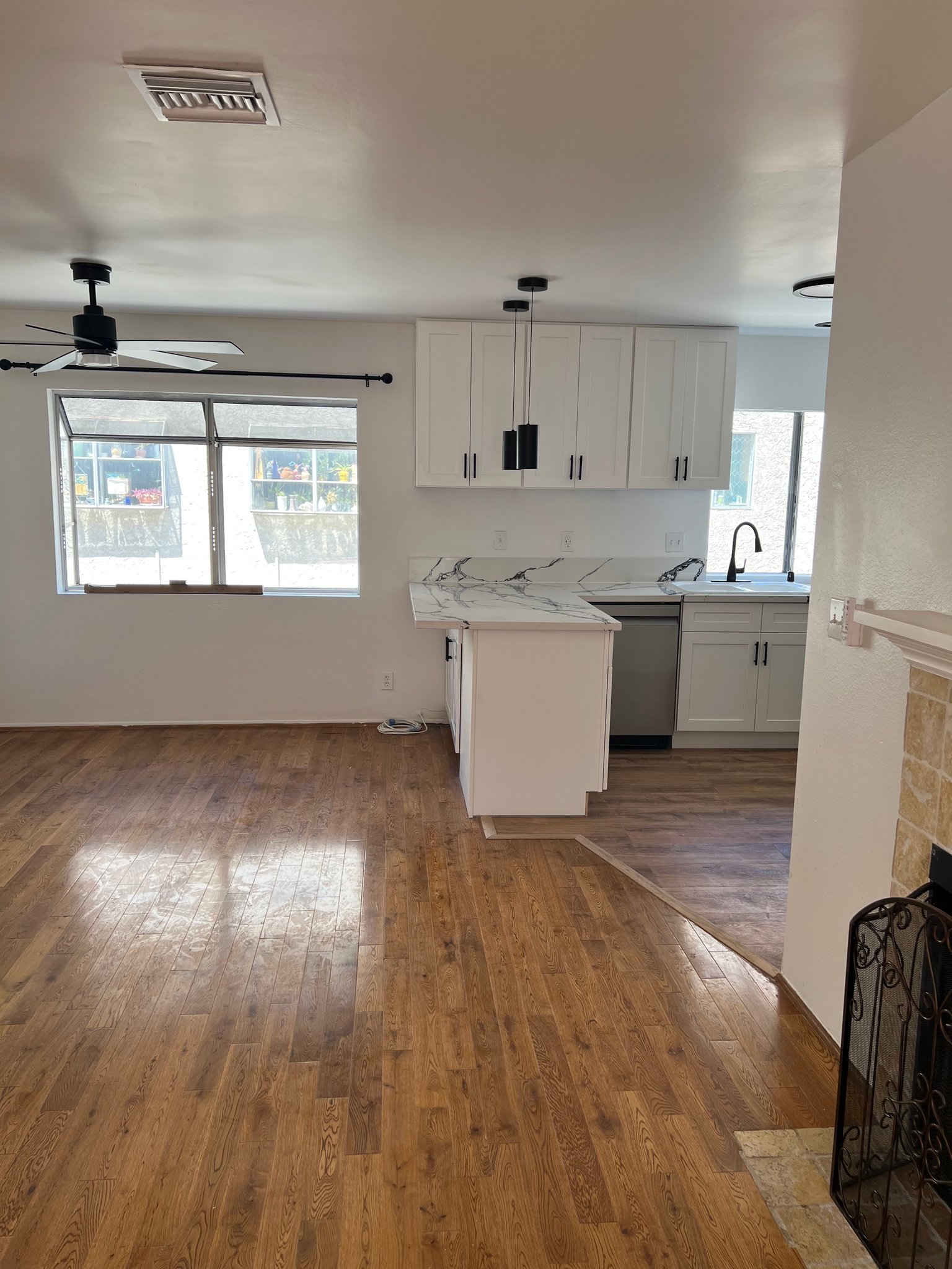 Los Angeles Condo: 1101 Laveta Terrace