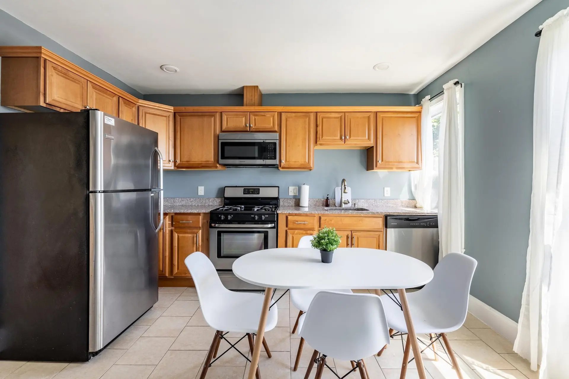 Somerville Apartment: 21 Rossmore St