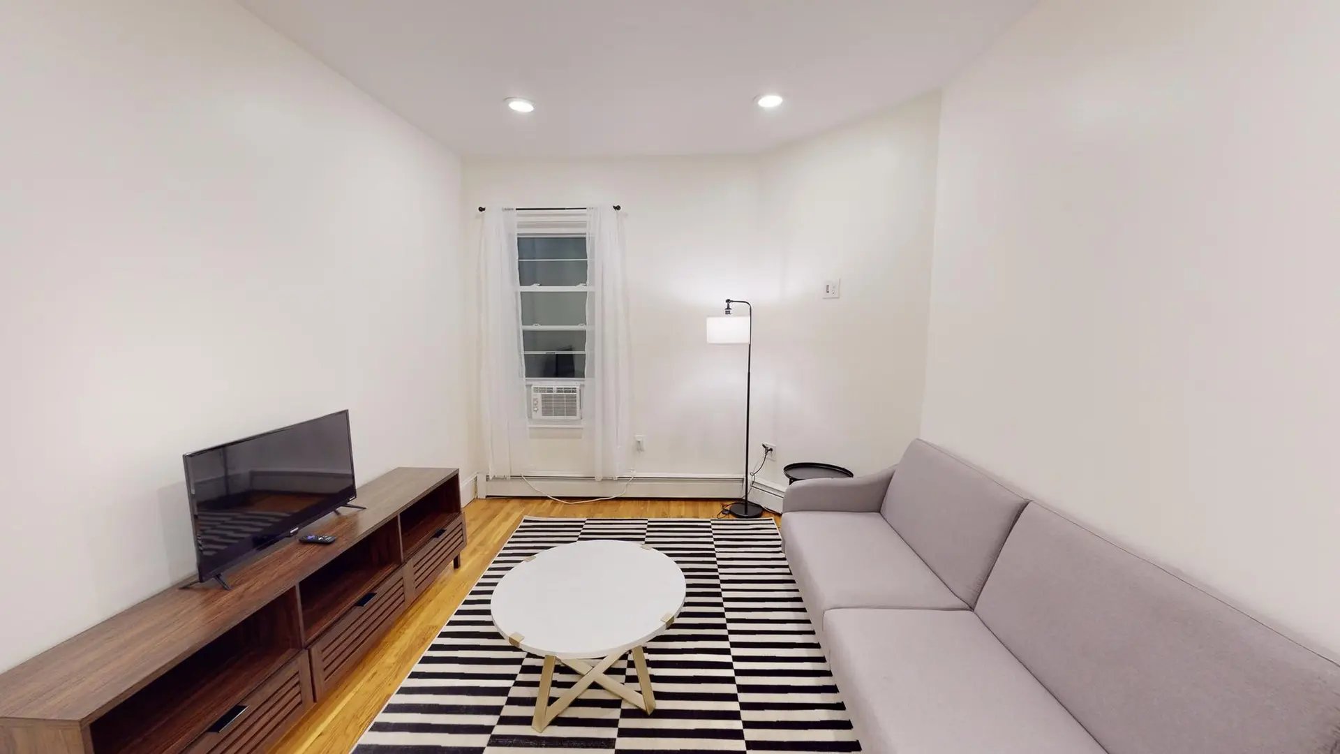 Somerville Apartment: 21 Rossmore St