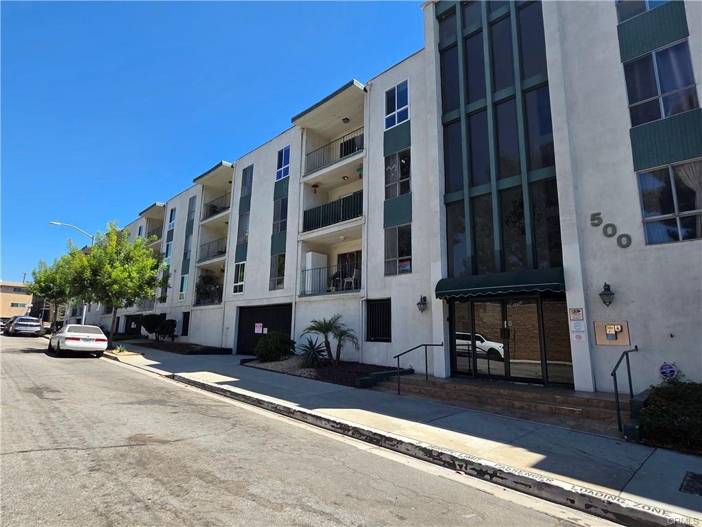 Glendale Condo: 500 Jackson Pl.