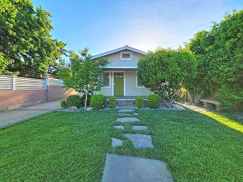 Los Angeles House: 3819 S Van Ness Ave