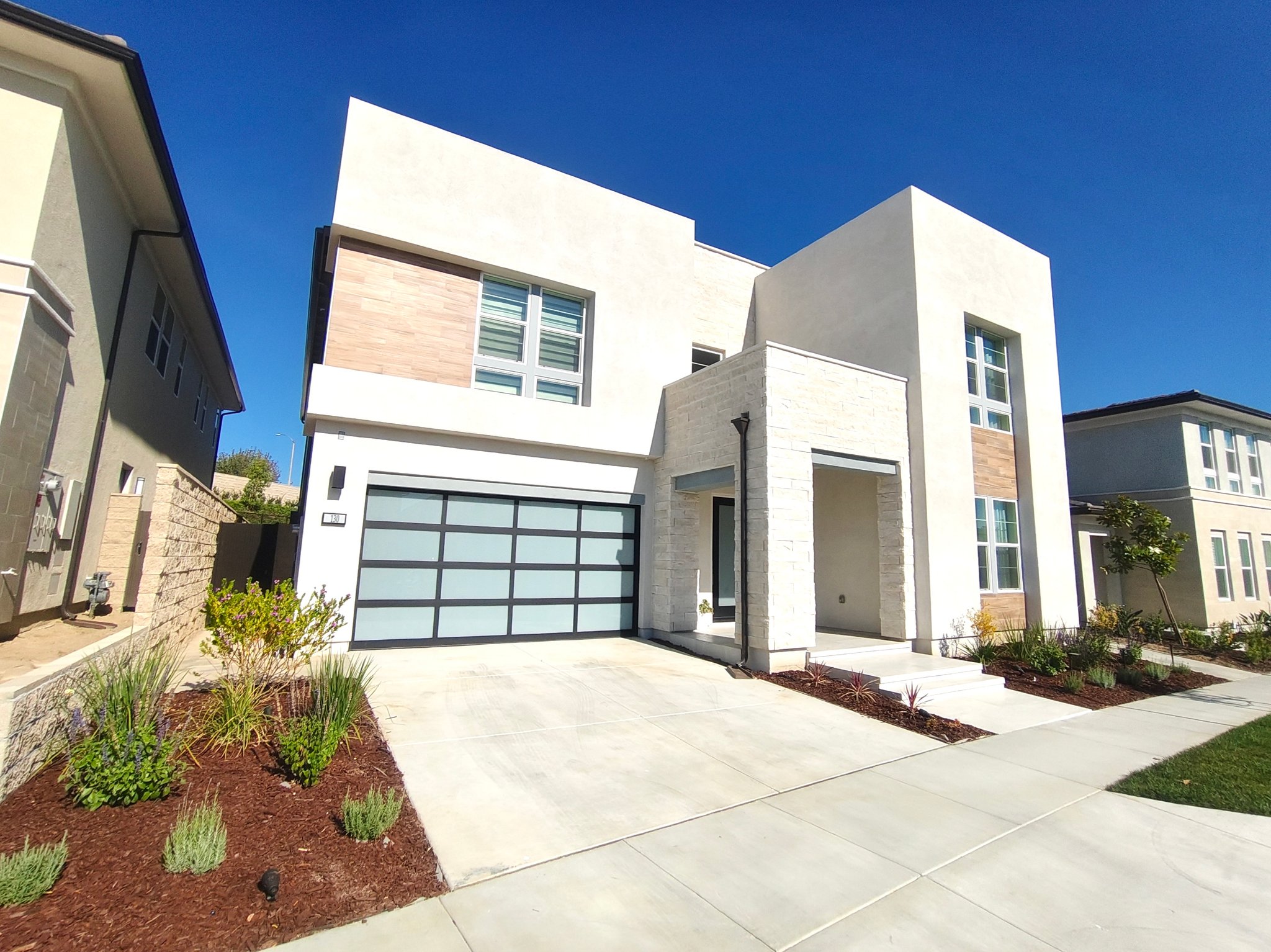 Lake Forest House: 130 Ashpark