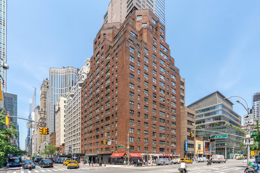 New York Apartment: East 57th Street and 3rd Avenue